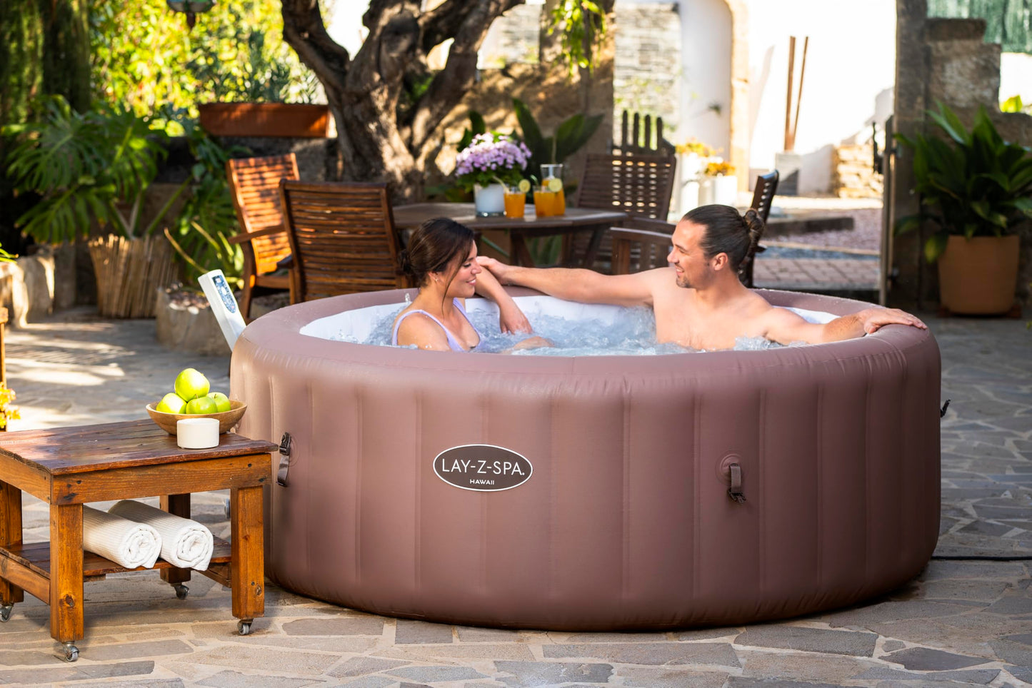 Bestway® Lay-Z-SPA® Energiespar-Whirlpool Hawaii AirJet™ mit App-Steuerung + integrierter UltraFit™ -Pumpeneinheit, für 6 Personen Ø 196 x 71 cm, Terrakotta